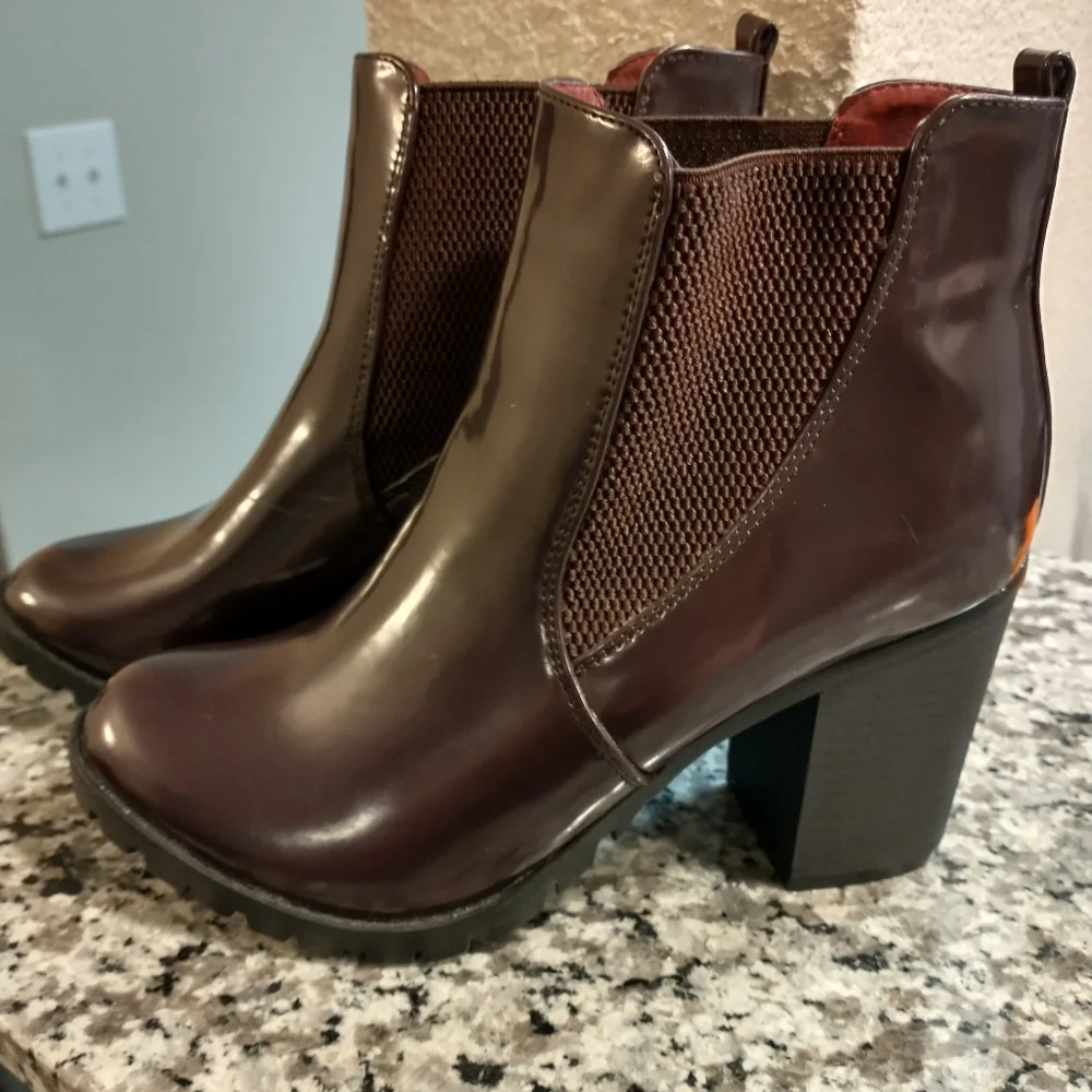 Breckelle's Brown Burgundy Chunky Heel Ankle Boot Elastic Shiney 7 1/2 FLAWS - Picture 2 of 15